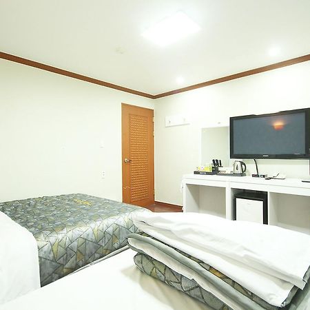 Picasso Motel Haeundae Пусан Екстер'єр фото