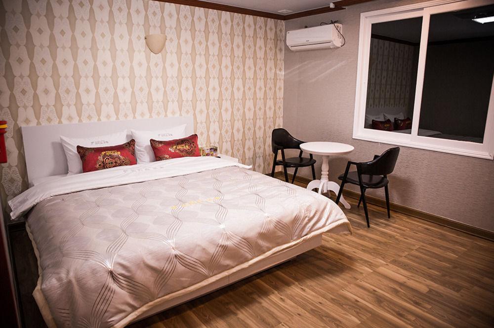 Picasso Motel Haeundae Пусан Екстер'єр фото