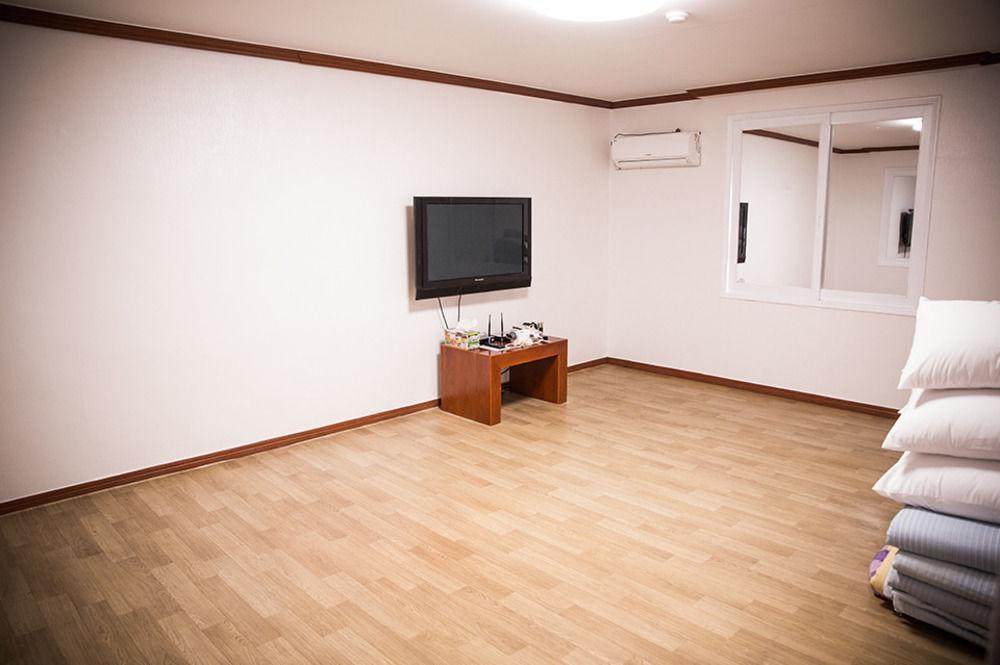 Picasso Motel Haeundae Пусан Екстер'єр фото