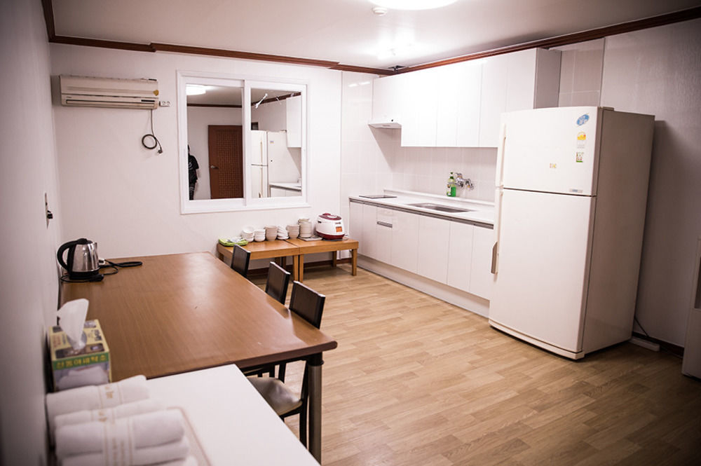 Picasso Motel Haeundae Пусан Екстер'єр фото