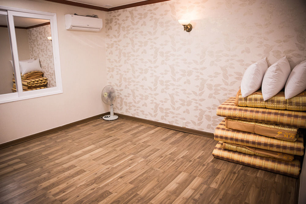 Picasso Motel Haeundae Пусан Екстер'єр фото