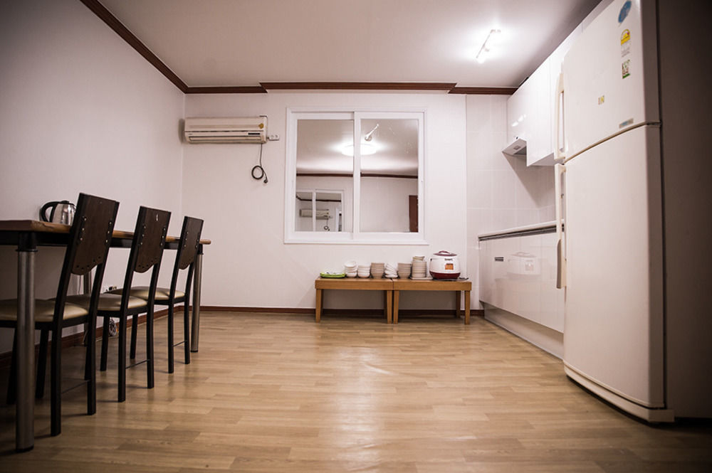 Picasso Motel Haeundae Пусан Екстер'єр фото