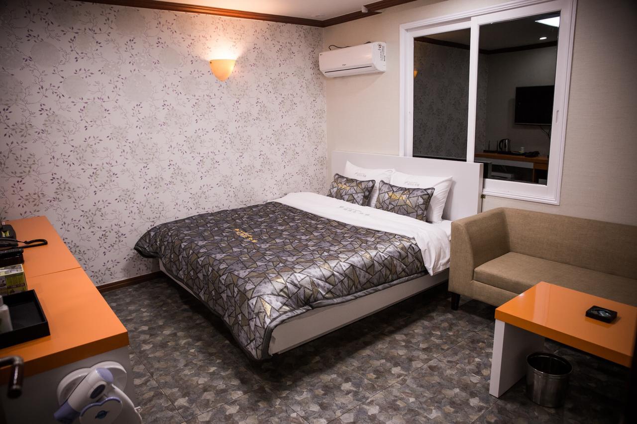 Picasso Motel Haeundae Пусан Екстер'єр фото