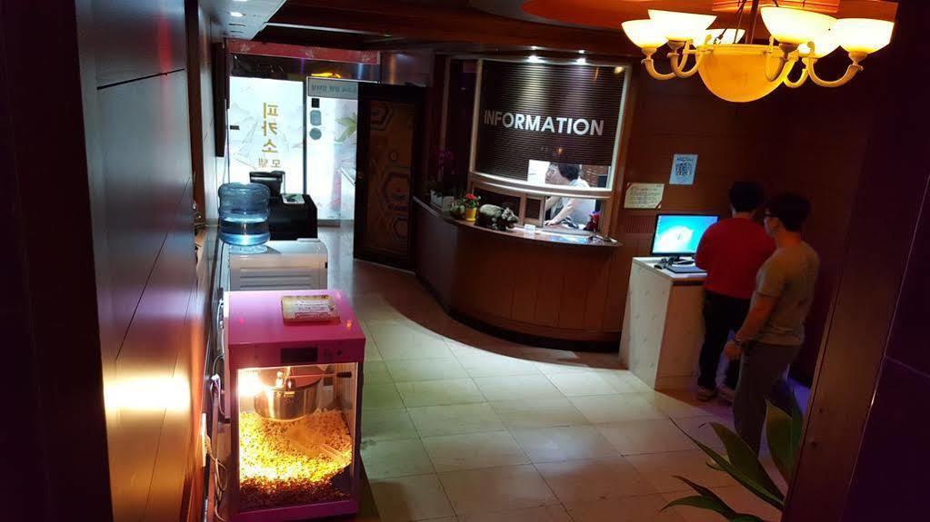 Picasso Motel Haeundae Пусан Екстер'єр фото
